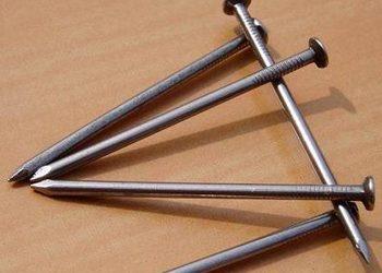 Мужчина вбил себе в голову гвоздь и остался жив