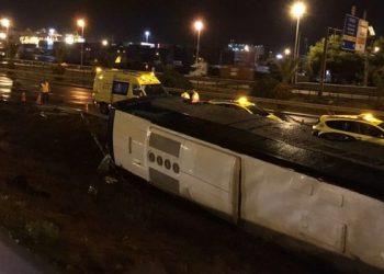 В Испании перевернулся автобус с туристами: есть пострадавшие