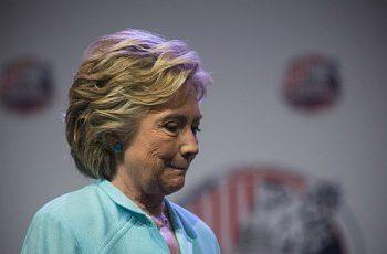 Хилари Клинтон стало плохо во время траурной церемонии в Нью-Йорке