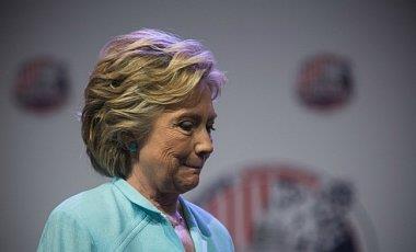 Хилари Клинтон стало плохо во время траурной церемонии в Нью-Йорке