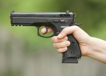 Пьяная полицейская устроила стрельбу в киевском ресторане