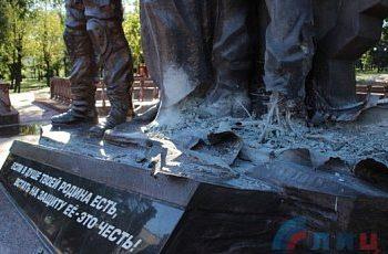В Луганске взорвали памятник «защитникам ЛНР»