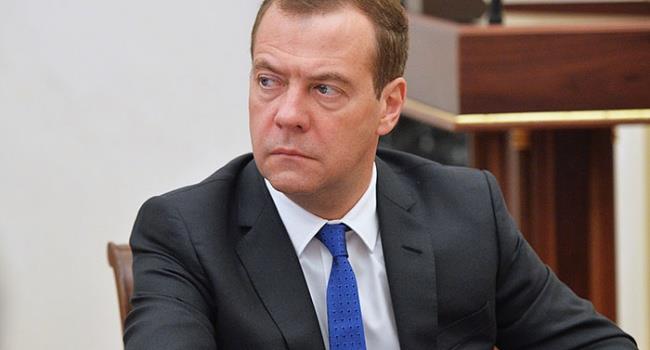 Медведев пока не определился, кому принадлежит Крымский полуостров