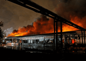 В Москве потушили пожар, в котором погибли 8 оперативников