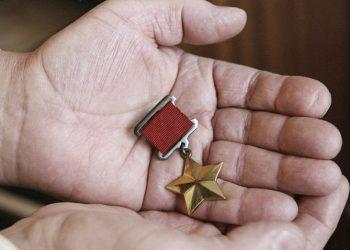 Депутаты Госдумы предложили ввести тюремный срок за торговлю государственными наградами