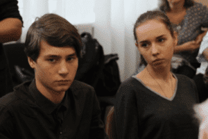 В "ЛНР" студентов, гулявших с украинским флагом, напугали фашизмом