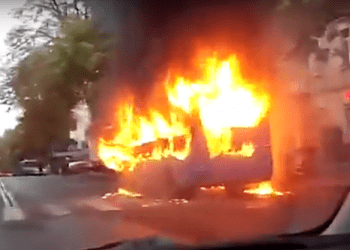 В центре Одессы сгорело маршрутное такси