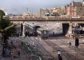 В результате столкновения поездов в Пакистане пострадали 150 человек, - пресса