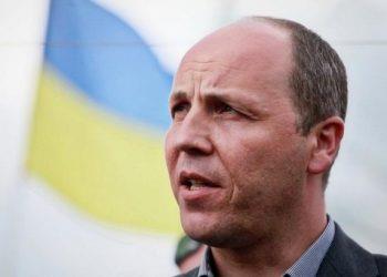 Порошенко просит ВР собраться на внеочередную сессию для увольнения судей