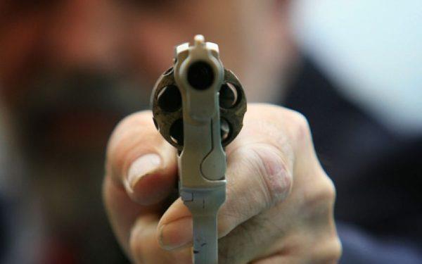 Под Парижем пенсионер устроил стрельбу в супермаркете