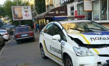 В Киеве врезались авто патрульных врезалось в такси