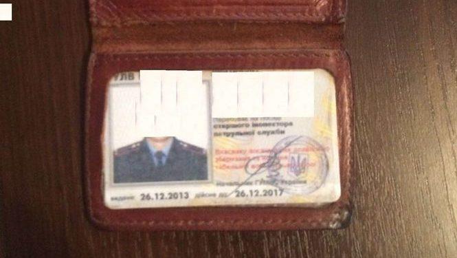 Во Львове при попытке получения взятки задержали полицейского