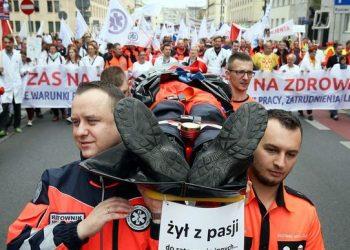 В Варшаве поляки вышли на антиправительственную демонстрацию