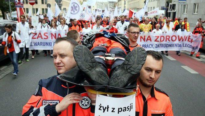 В Варшаве поляки вышли на антиправительственную демонстрацию