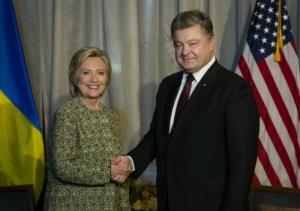 Порошенко поблагодарил Клинтон за поддержку Украины