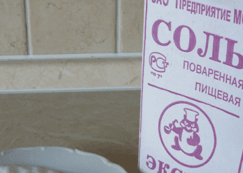 Пользователи соцсетей высмеяли введенное РФ эмбарго на соль