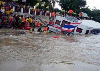 В Таиланде пассажирское судно врезалось в бетонный мост, есть погибшие