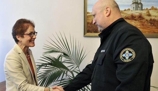 Турчинов рассказал послу США о провокациях РФ на Донбассе