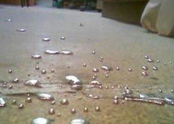 В Киеве неизвестные разлили ртуть возле домов