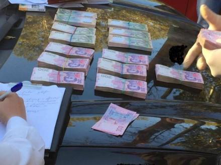 Арбитражного управляющего задержали на взятке в полмиллиона гривен