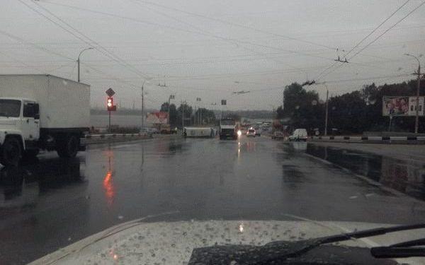 В Запорожье перевернулась маршрутка