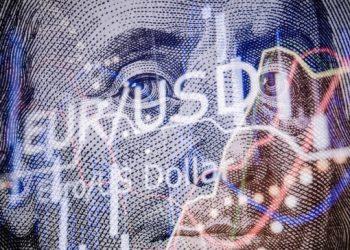 На счетах семьи Захарченко обнаружили сотни миллионов евро