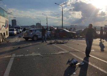 В ДТП в Днепре попали 9 автомобилей и автобус