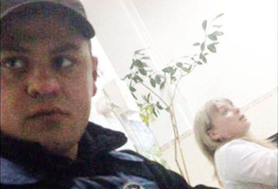 В Черновцах оперативники разбили стекло в машине водителя