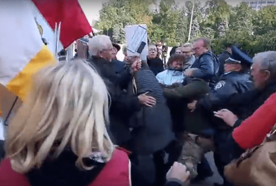 В Одессе подрались пророссийские и проукраинские активисты, - опубликовано видео