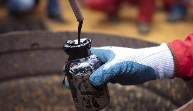 Brent торгуется выше 53 долларов за баррель