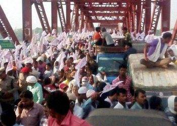 В Индии погибли 24 человека из-за давки на мосту