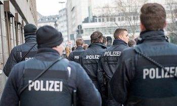Экстремист в Германии ранил четырех полицейских