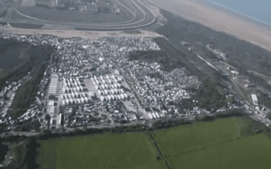 Из "джунглей мигрантов" во французском Кале начали выселять беженцев