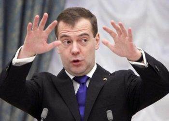 "Держись там", - отреагировали в соцсетях на ЧП с Медведевым в Сколково