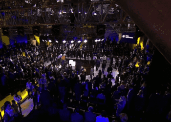 Российского премьера эвакуировали с форума в Сколково из-за пожара