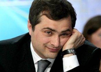 В Кремле прокомментировали выложенную в интернете переписку помощника президента Суркова