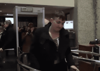 Надежда Савченко появилась в Верховном суде РФ в украинской вышиванке, - видео