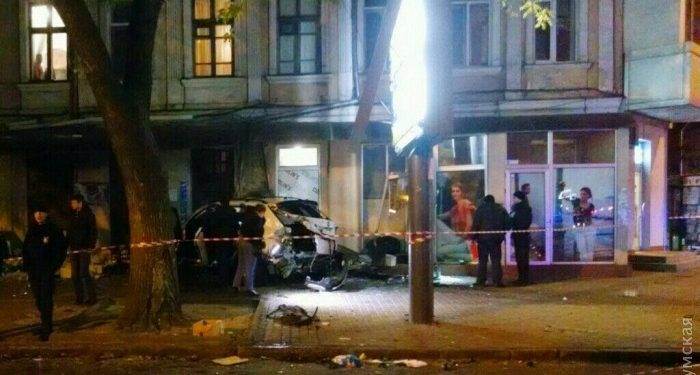 2 человека погибли в ночном ДТП в Одессе