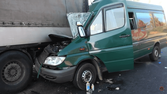 Более 10 человек пострадали в ДТП в Днепре