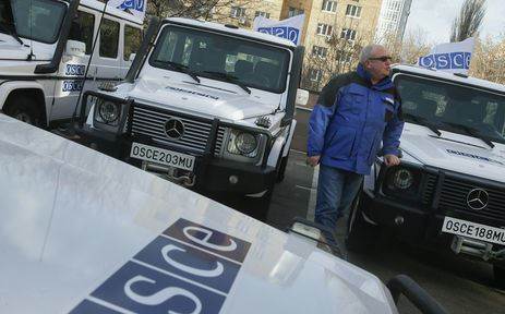 Машина ОБСЕ попала под обстрел недалеко от Донецка