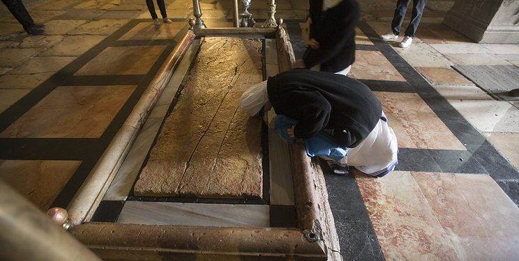 Археологи вскрыли гроб Христа