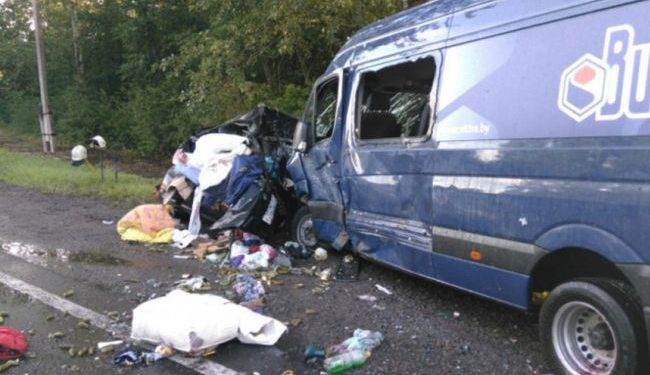 Автобус с украинцами попал в аварию в Псковской области