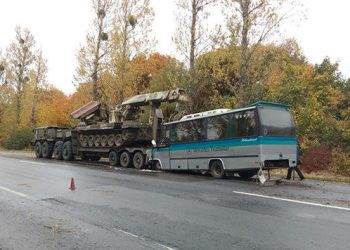 нницкой области пассажирский автобус въехал в военный тягач