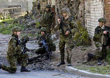 Британия отправит в Эстонию 800 солдат и танки