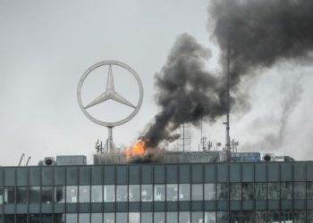 На крыше небоскреба в Берлине случился пожар