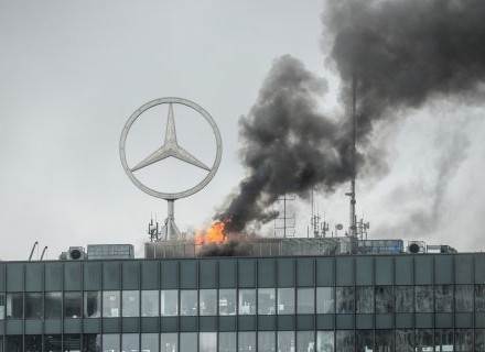 На крыше небоскреба в Берлине случился пожар