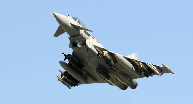 Британия разрешила своим пилотам сбивать самолеты РФ