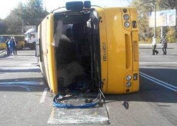 В Броварах фура столкнулась с маршрутным такси