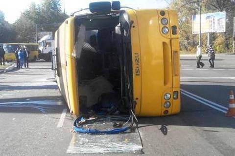 В Броварах фура столкнулась с маршрутным такси