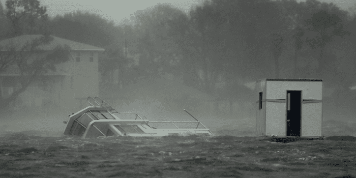 Жертвами урагана «Мэтью» стали 900 человек